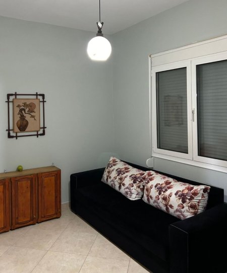 Tirane, jepet me qera apartament 3+1 Kati 2, 150 m² 500 € (Vore)