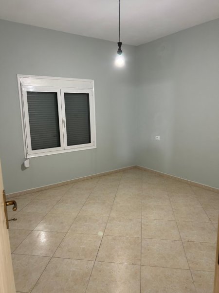 Tirane, jepet me qera apartament 3+1 Kati 2, 150 m² 500 € (Vore)