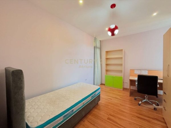 Tirane, jap me qera apartament 3+1+2 , 130 m² 700 € (Liqeni i Thatë)