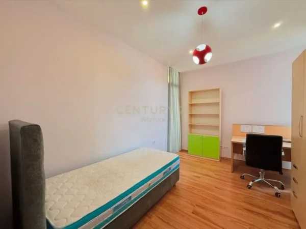 Tirane, jap me qera apartament 3+1+2 , 130 m² 700 € (Liqeni i Thatë)