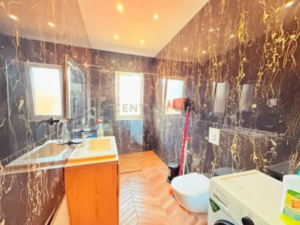 Tirane, jap me qera apartament 3+1+2 , 130 m² 700 € (Liqeni i Thatë)