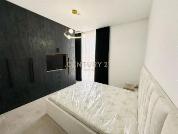 Tirane, jap me qera apartament 2+1+2+POST PARKIMI , 99 m² 1.350 € (Liqeni i Thatë)