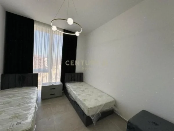Tirane, jap me qera apartament 2+1+2+POST PARKIMI , 99 m² 1.350 € (Liqeni i Thatë)