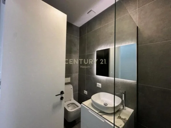 Tirane, jap me qera apartament 2+1+2+POST PARKIMI , 99 m² 1.350 € (Liqeni i Thatë)