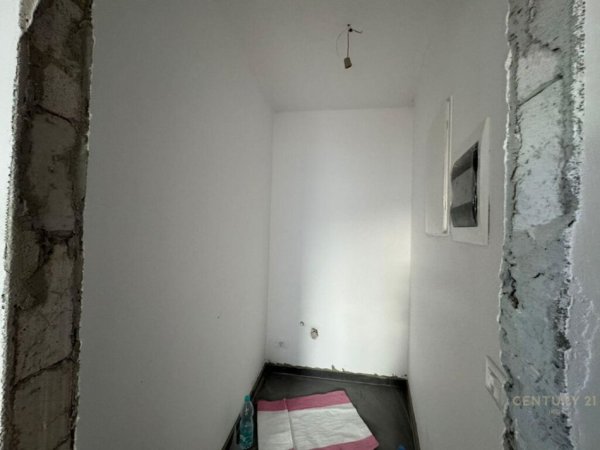 Tirane, jap me qera zyre , 124 m² 1.400 € (Lake View Residences, Liqeni i Tiranës)