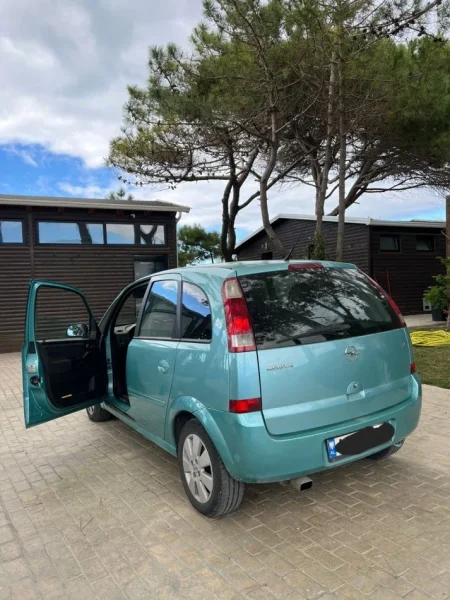 Kavaje, shes makine Opel Meriva Benzin+Gaz, jeshile manuale Kondicioner 320.000 km 1.800 €