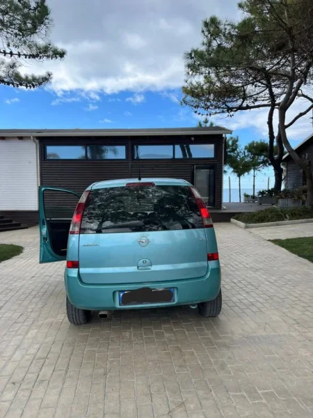 Kavaje, shes makine Opel Meriva Benzin+Gaz, jeshile manuale Kondicioner 320.000 km 1.800 €