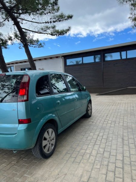 Kavaje, shes makine Opel Meriva Benzin+Gaz, jeshile manuale Kondicioner 320.000 km 1.800 €