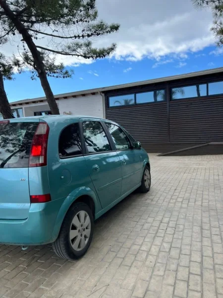Kavaje, shes makine Opel Meriva Benzin+Gaz, jeshile manuale Kondicioner 320.000 km 1.800 €
