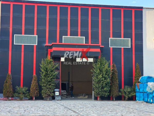 Tirane, jepet me qera Kati 0, 3.000 m² 5.000 € 