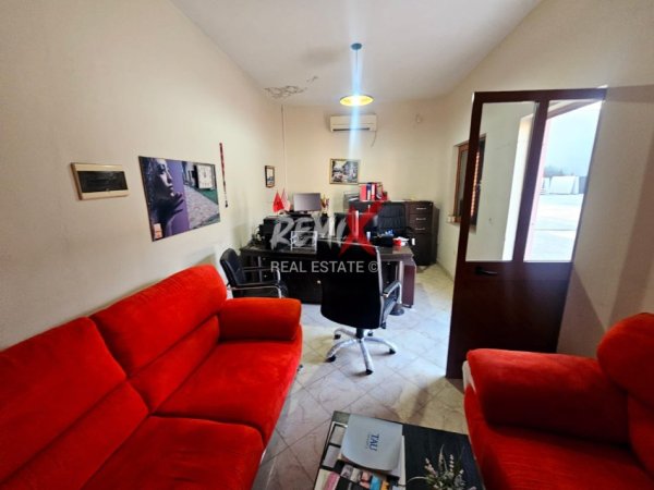 Tirane, jepet me qera Kati 0, 3.000 m² 5.000 € 