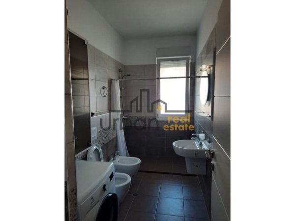Tirane, jepet me qera apartament 2+1+2, Kati 3,  700 € (Rruga e Kavajes)