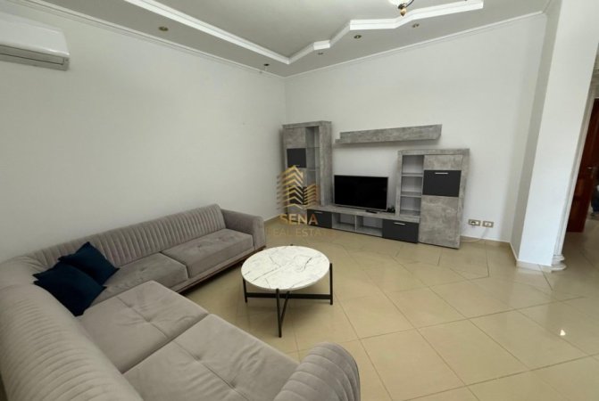 Tirane, jepet me qera Vile 3+1+Ballkon Kati 2, 140 m² 600 € (Rruga Elbasanit)