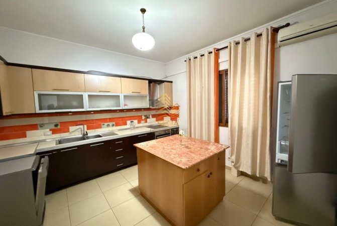 Tirane, jepet me qera Vile 3+1+Ballkon Kati 2, 140 m² 600 € (Rruga Elbasanit)