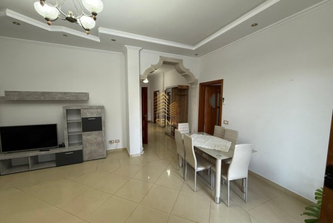 Tirane, jepet me qera Vile 3+1+Ballkon Kati 2, 140 m² 600 € (Rruga Elbasanit)