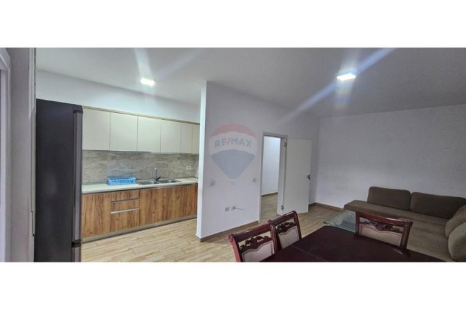Tirane, jepet me qera apartament 1+1 Kati 3, 90 m² 500 € (Tregu i Madh - Rruga 5 Maji, Shqipëri)