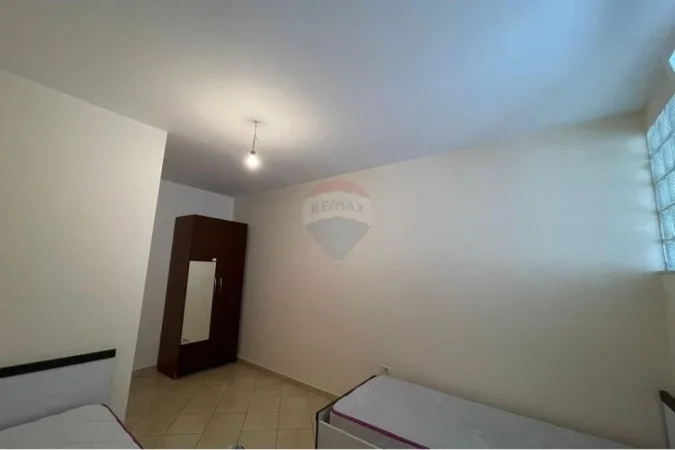 Tirane, jepet me qera apartament 2+1+Ballkon Kati 3, 98 m² 600 € 