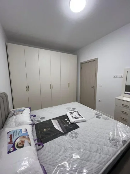 jepet me qera apartament 2+1+Ballkon Kati 9, 100 m² 650 € (ish fusha e aviacionit)