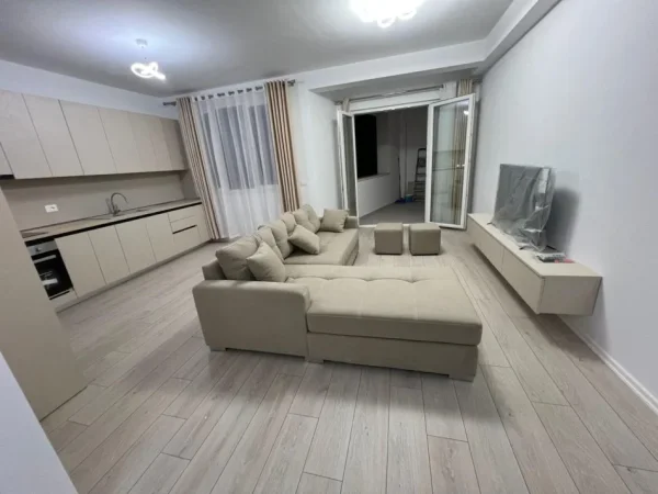 jepet me qera apartament 2+1+Ballkon Kati 9, 100 m² 650 € (ish fusha e aviacionit)