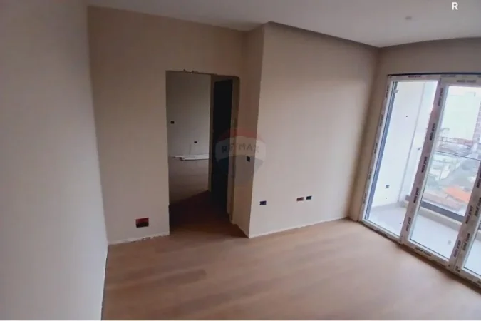 Tirane, shitet apartament 1+1 Kati 4, 53 m² 105.600 € (Treni - Bulevardi i Ri, Shqipëri)