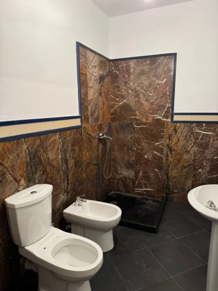 Tirane, jepet me qera apartament 2+1+Ballkon Kati 6, 128 m² 430 € (Astir , prapa casa italias)