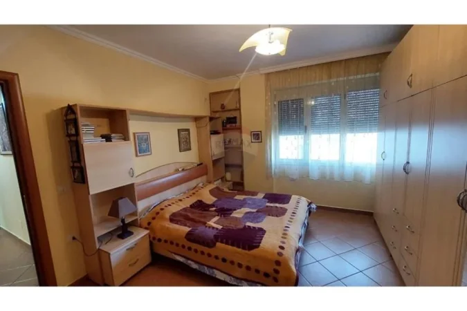 Tirane, jepet me qera apartament 1+1 , 75 m² 600 € (bllok)