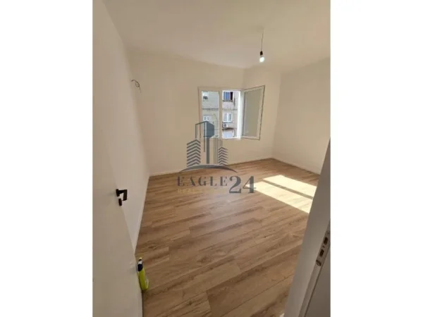 Tirane, shitet apartament 2+1 , 75 m² 129.000 € (oxhaku)