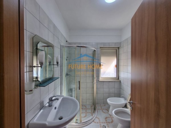 Tirane, jepet me qera apartament 2+1+Aneks+Ballkon Kati 4, 87 m² 520 € (Yzberisht)