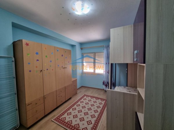 Tirane, jepet me qera apartament 2+1+Aneks+Ballkon Kati 4, 87 m² 520 € (Yzberisht)