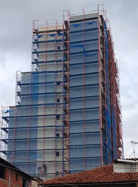 Tirane, shitet apartament 2+1+Ballkon Kati 5, 100 m² 145.000 € (Fusha e Aviacionit)