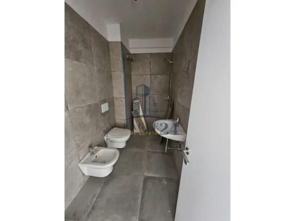 Tirane, shitet apartament 2+1 , 86 m² 95.000 € (Qtu)