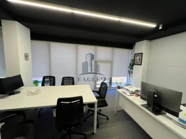 Tirane, jepet me qera zyre , 72 m² 1.100 € (Pazari Ri)