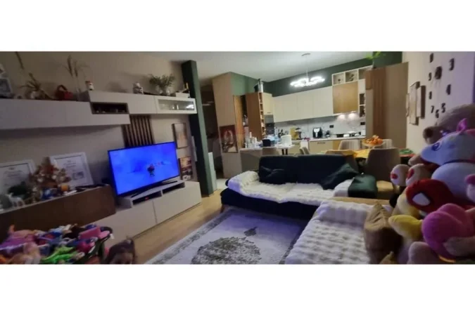 Tirane, shitet apartament 1+1+Ballkon Kati 2, 71 m² 122.000 € (ish fusha e aviacionit)