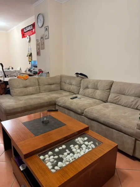 Tirane, jepet me qera apartament 2+1+Aneks+Ballkon Kati 6, 120 m² 650 € (Bulevardi zogu i 1 , prane flori farma)