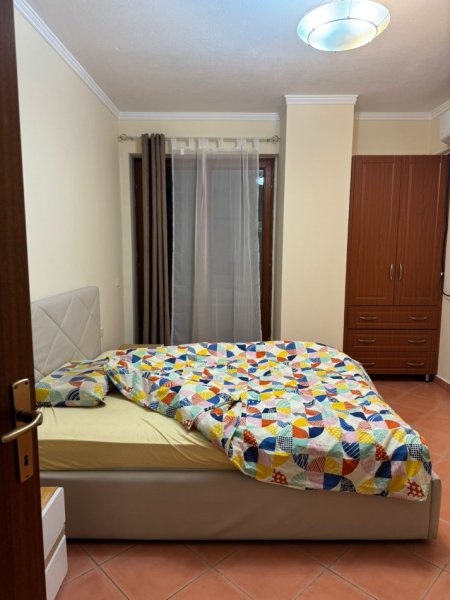 Tirane, jepet me qera apartament 2+1+Aneks+Ballkon Kati 6, 120 m² 650 € (Bulevardi zogu i 1 , prane flori farma)