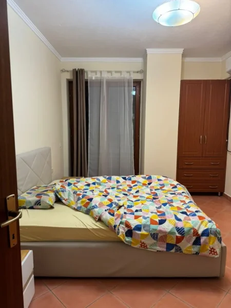 Tirane, jepet me qera apartament 2+1+Aneks+Ballkon Kati 6, 120 m² 650 € (Bulevardi zogu i 1 , prane flori farma)