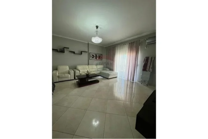 Tirane, jepet me qera apartament 2+1 Kati 4, 110 m² 600 € (QIRA APARTAMENT 2+1 NE XHAMLLIK!)