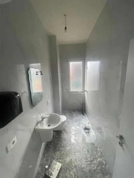 Tirane, shitet apartament 2+1+Ballkon Kati 6, 110 m² 260.000 € (Fusha e Aviacionit)