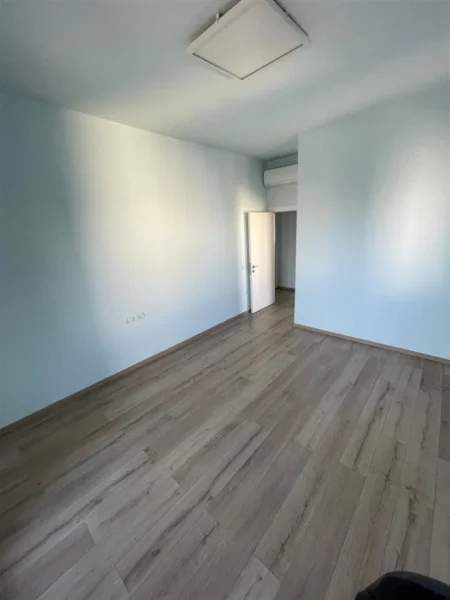 Tirane, shitet apartament 2+1+Ballkon Kati 6, 110 m² 260.000 € (Fusha e Aviacionit)