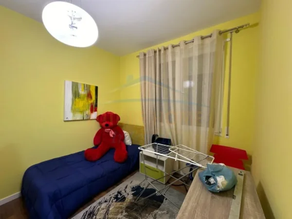 Tirane, shitet apartament 2+1+Ballkon Kati 7, 100 m² 200.000 € (Fusha e Aviacionit)