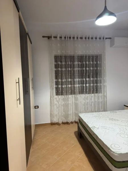 Tirane, jepet me qera shtepi 3+1+Aneks+Ballkon Kati 2, 135 m² 550 € (Stacioni i trenit , ne mes te bulevardit te ri)