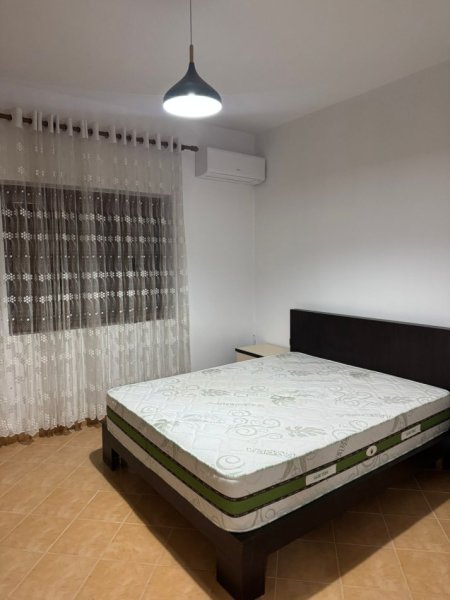 Tirane, jepet me qera shtepi 3+1+Aneks+Ballkon Kati 2, 135 m² 550 € (Stacioni i trenit , ne mes te bulevardit te ri)