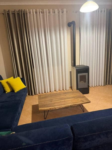 Tirane, jepet me qera shtepi 3+1+Aneks+Ballkon Kati 2, 135 m² 550 € (Stacioni i trenit , ne mes te bulevardit te ri)