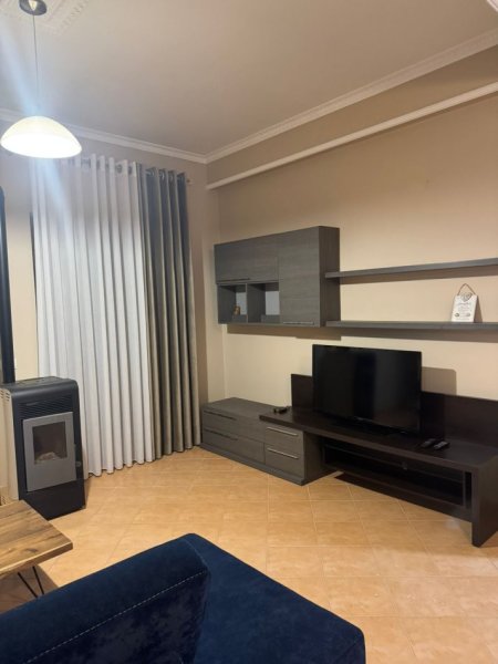 Tirane, jepet me qera shtepi 3+1+Aneks+Ballkon Kati 2, 135 m² 550 € (Stacioni i trenit , ne mes te bulevardit te ri)