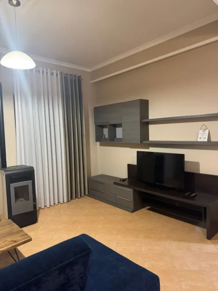 Tirane, jepet me qera shtepi 3+1+Aneks+Ballkon Kati 2, 135 m² 550 € (Stacioni i trenit , ne mes te bulevardit te ri)