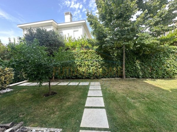 Tirane, jepet me qera Vile 4+1+Ballkon Kati 0, 330 m² 4.800 € (TEG)