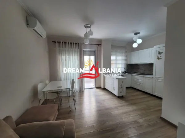 Tirane, shitet apartament 2+1 Kati 3, 119 m² 215.000 € (liqeni thate)