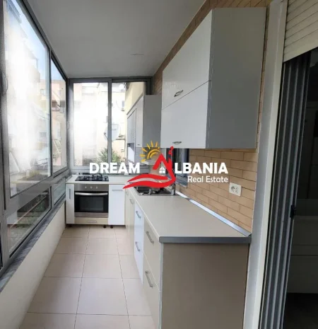 Tirane, shitet apartament 2+1 Kati 3, 119 m² 215.000 € (liqeni thate)