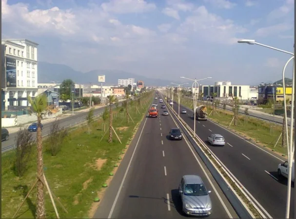 Tirane, shitet toke , 1.950 m² 310.000 € (Autostrada Tirane-Durres)