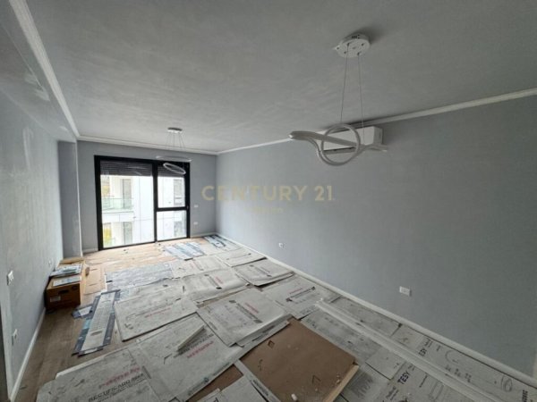Tirane, jap me qera apartament 2+1+2+POST PARKIMI , 118 m² 1.500 € (Liqeni i Thatë)